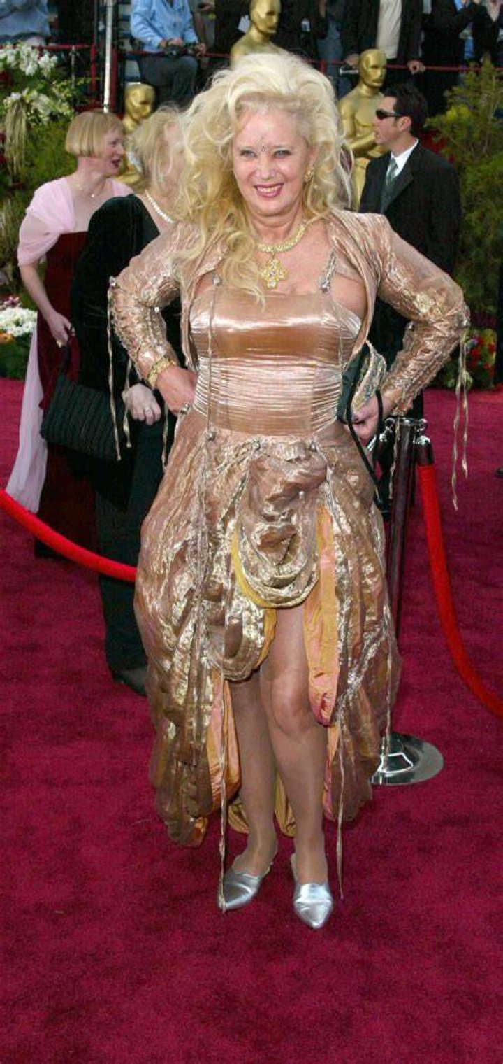 15 Worst Oscars Dresses of all Time…!