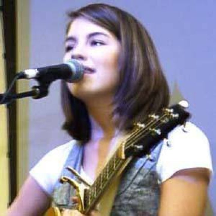Bethany Dillon - Age, Family, Bio