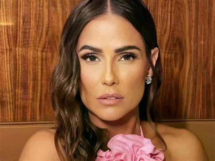 Deborah Secco photo 3