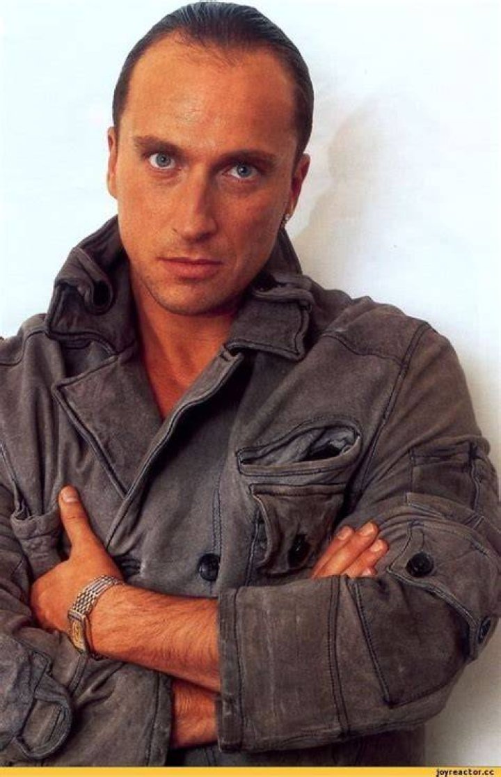 Dmitriy Nagiyev poses by folding hands