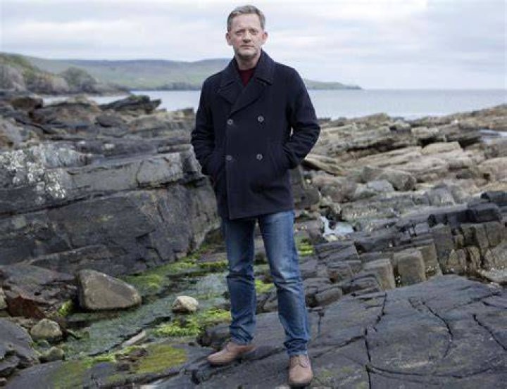 Douglas Henshall Bio (Wiki) 