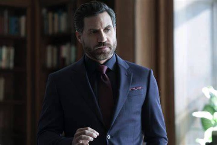 Edgar Ramirez loves reading: ‘I normally read different books at the same time’