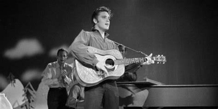 Elvis Presley photo 2