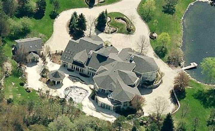 What is Eminem’s Net Worth? How much money does Eminem have right now? Eminem House, Mansion
