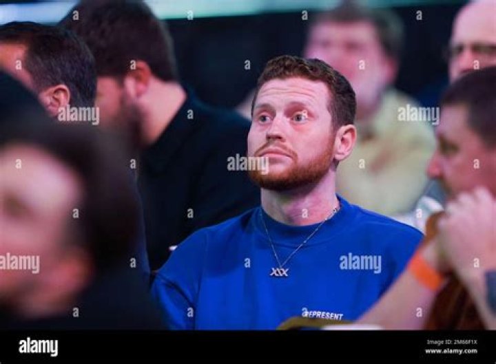 Ethan Payne (Behzinga)'s pet Randolph