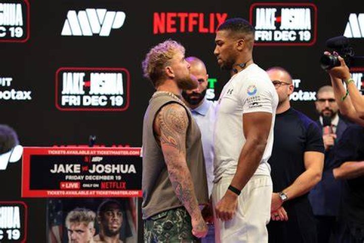 How much does Anthony Johnson weigh?