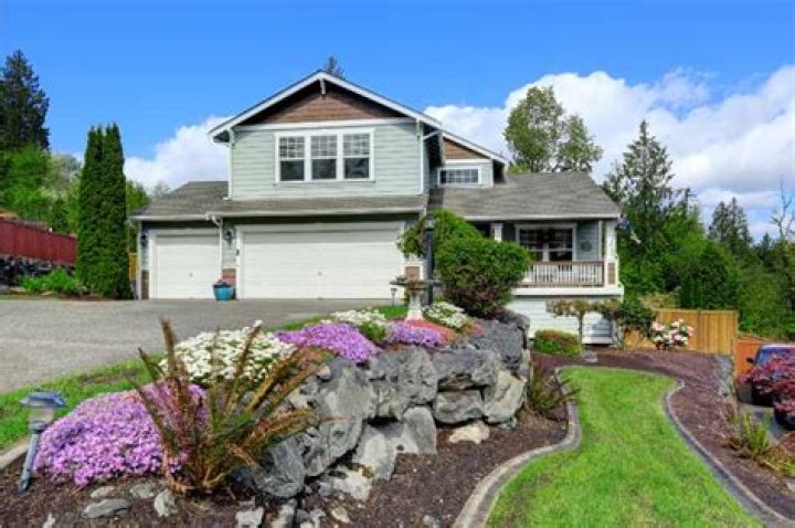How much does landscape curbing cost?