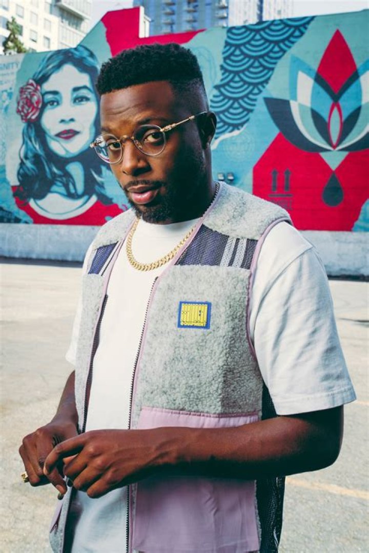 How tall is Isaiah Rashad?