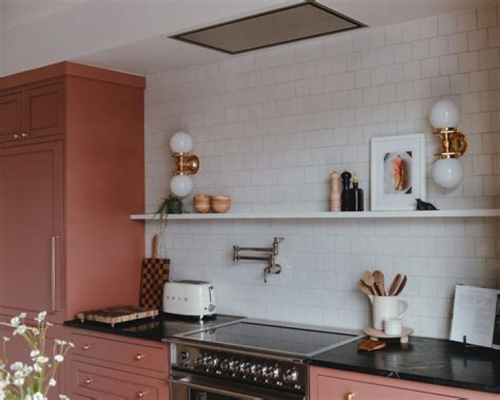How thick is a quartz backsplash?