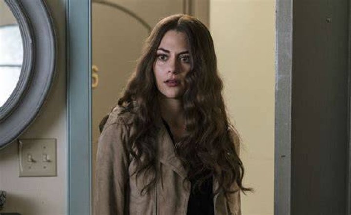  Inbar Lavi and her Imposters co-star Rob Heaps.