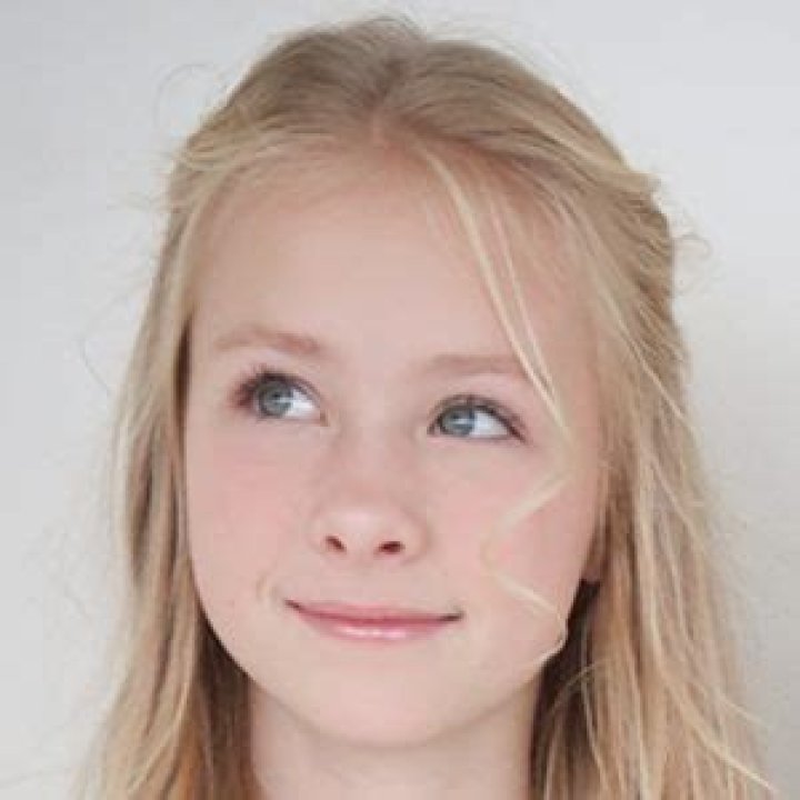 Iza Cryssanthander - Age, Family, Bio