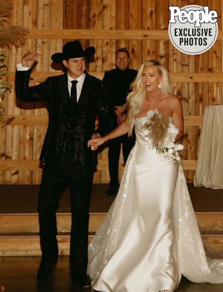 Jon Pardi finally married Summer Duncan in an intimate ceremony! Know about his music and net worth Jon Pardi finally married Summer Duncan in an intimate ceremony! Know about his music and net worth