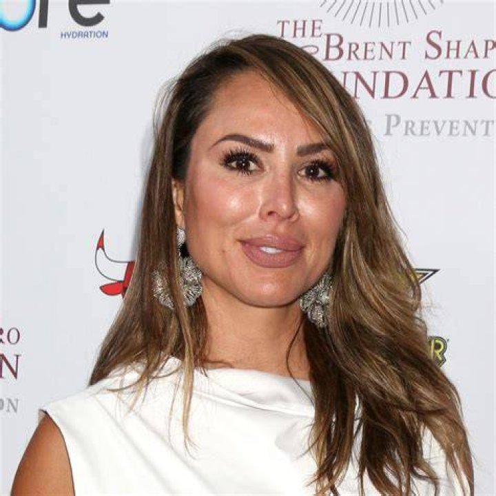 kelly dodd looking up