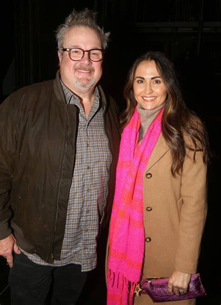 Lindsay Schweitzer is engaged to boyfriend Eric Stonestreet! Lindsay Schweitzer and Eric Stonestreet