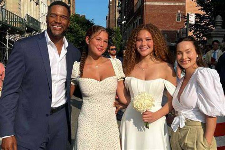 Michael Strahan with his daughters