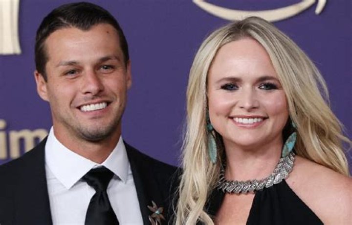 Miranda Lambert’s husband was technically single & messy AF when he met Miranda