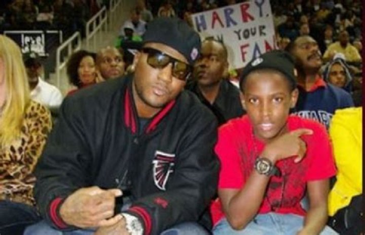 Shyheim Jenkin's Father, Jeezy, flexing his Bentley.