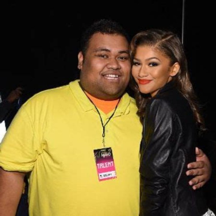 Sione Kelepi is currently single and unmarried.