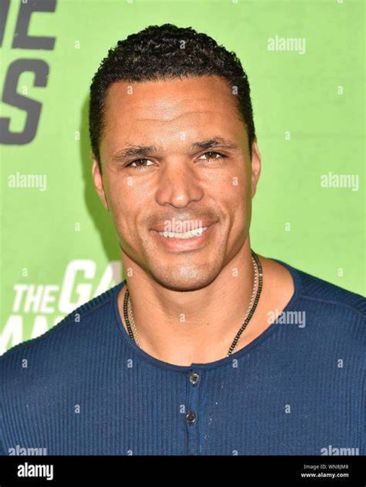 Tony Gonzalez Bio (Wiki) 