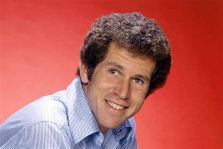 Tony Roberts - Age, Family, Bio