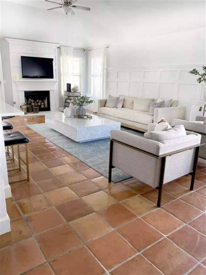 What color goes with Saltillo tile?