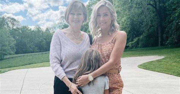 Where Does Kristin Cavallari’s mom live?